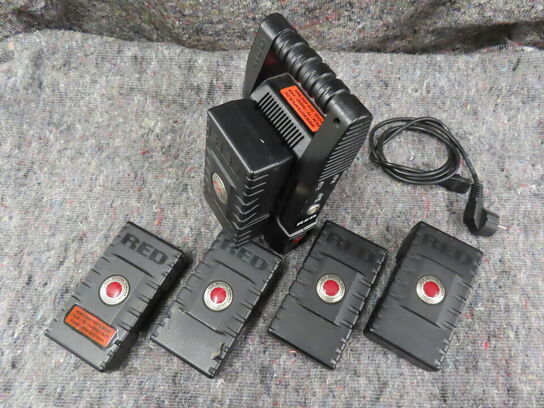 4 stk. Batterier og oplader - RED (MOMSFRI)