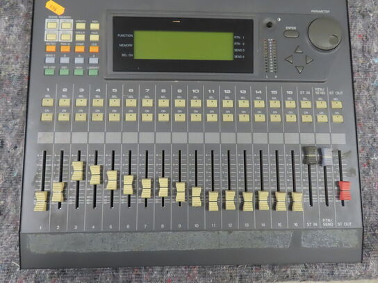 Mixer - YAMAHA PROMIX 01 (MOMSFRI)