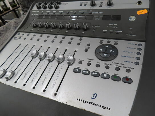 Mixer - DIGIDESIGN (MOMSFRI)