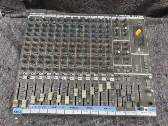 Mixer - BEHRINGER MX2642 (MOMSFRI)