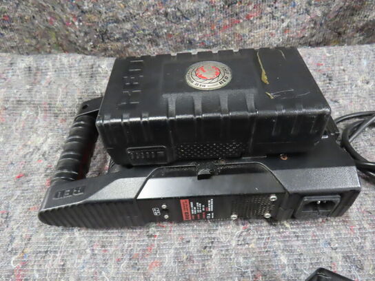 4 stk. Batterier og oplader - RED (MOMSFRI)