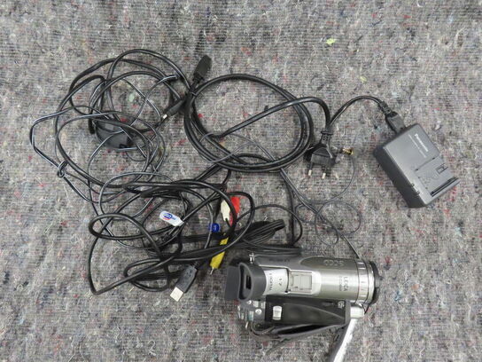 Videokamera med tilbehør - PANASONIC NV-GS70 (MOMSFRI)