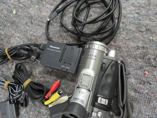 Videokamera med tilbehør - PANASONIC NV-GS70 (MOMSFRI)