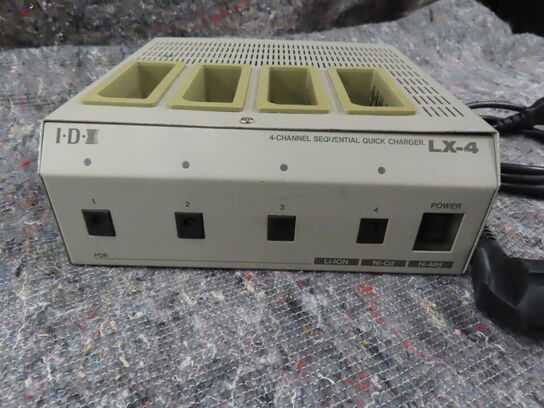 Oplader til 4 Batterier - I.D.K LX-4 (MOMSFRI)