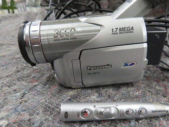 Videokamera med tilbehør - PANASONIC NV-GS70 (MOMSFRI)