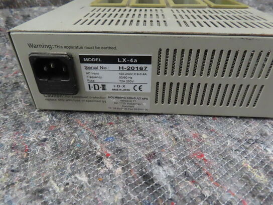 Oplader til 4 Batterier - I.D.K LX-4a (MOMSFRI)