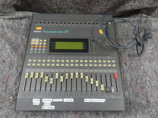 Mixer - YAMAHA PROGRAMMABLE MIXER 01 (MOMSFRI)