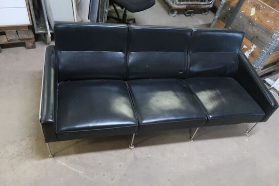 Sofa ARNE JACOBSEN model 3303