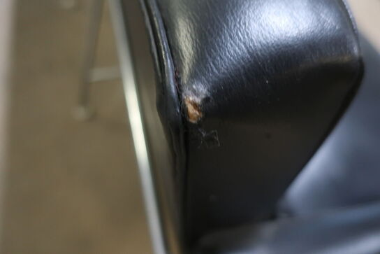 Sofa ARNE JACOBSEN model 3303