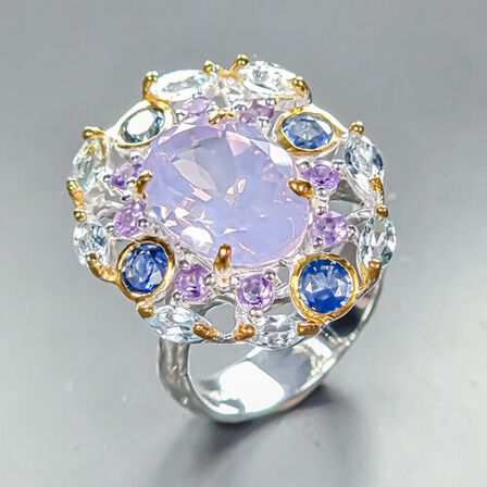 Ring af guld og hvidguldbelagt sterlingsølv prydet med stor ca. 7 ct. oval slebet lavendel kvarts