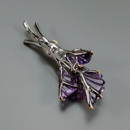 Eksklusivt håndfremstillet unika broche