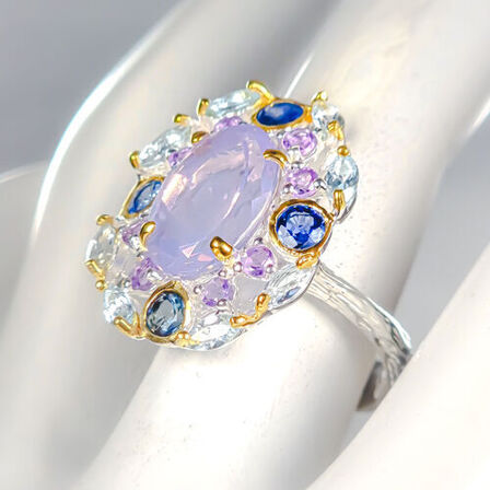 Ring af guld og hvidguldbelagt sterlingsølv prydet med stor ca. 7 ct. oval slebet lavendel kvarts