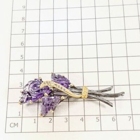 Eksklusivt håndfremstillet unika broche