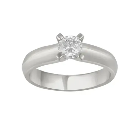 Solitaire ring i hvidguld 14 kt med naturlig diamant i 0,50 carat .