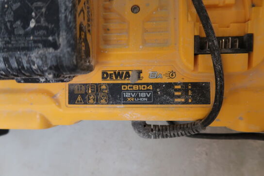 Lader DEWALT DC8104 med 2 stk. batterier