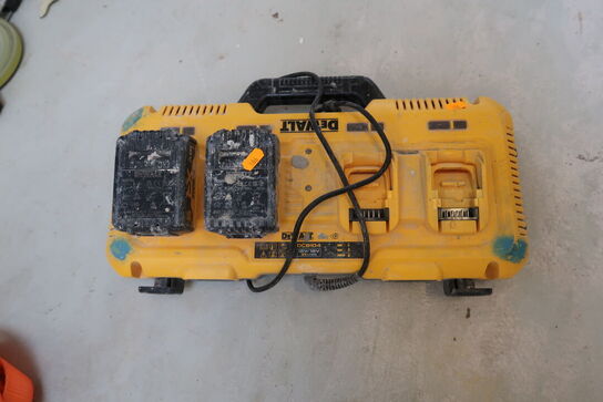 Lader DEWALT DC8104 med 2 stk. batterier