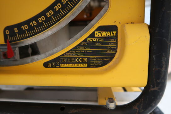 Bordrundsav DEWALT DW745-QS
