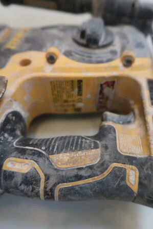 2 stk. akku håndværktøj DEWALT DCF850, DCH273 med 2 stk. batterier og lader