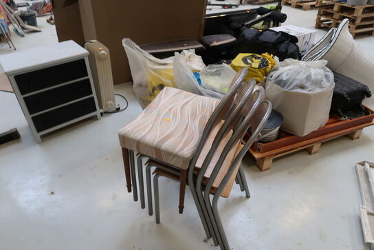 4 stk. stabelstole, kommode samt elradiator m.m.