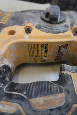 2 stk. akku håndværktøj DEWALT DCF850, DCH273 med 2 stk. batterier og lader