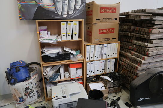 2 stk. reoler uden indhold, men med printer EPSON XP-900