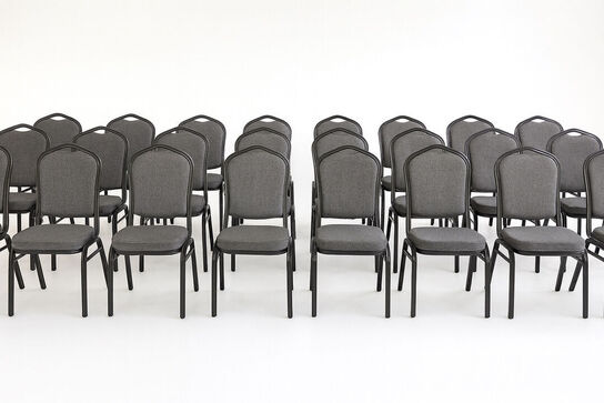 Banquet stole - betrukket med gråt stof