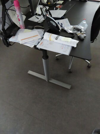 Skrivebord inkl. Stol