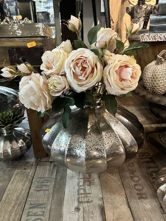 Vase m. Blomster