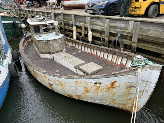 Bundgarnsjolle, Faxe Ladeplads, lærk på eg