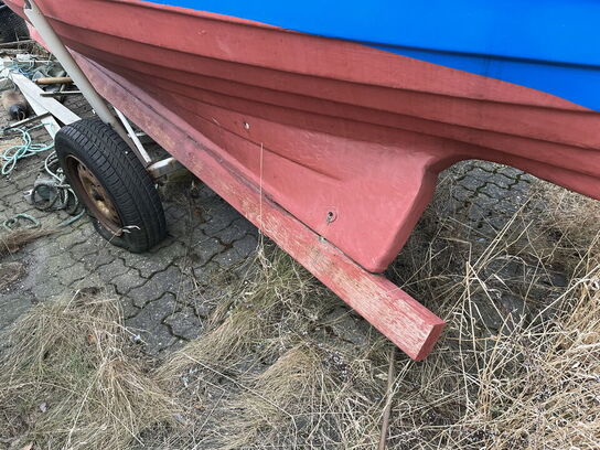 18 fod Fåborg, glasfiber, tomt skrog