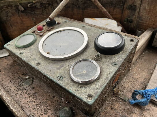 Bundgarnsjolle, Faxe Ladeplads, lærk på eg