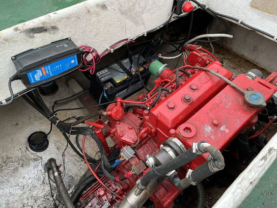 26 fod Starlet med frembygget styrehus, glasfiber, 2 køjer