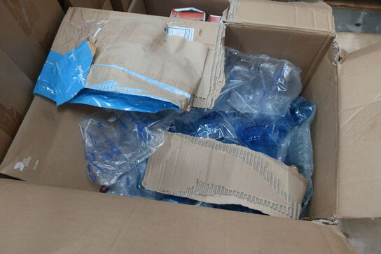 Diverse glas af plast