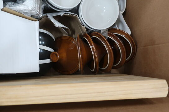 Diverse tallerkner, fade, lavasten m.v. 