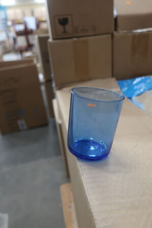 Diverse glas af plast