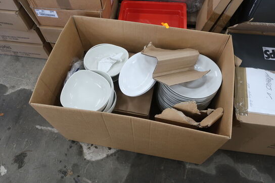 Diverse tallerkner, fade, lavasten m.v. 