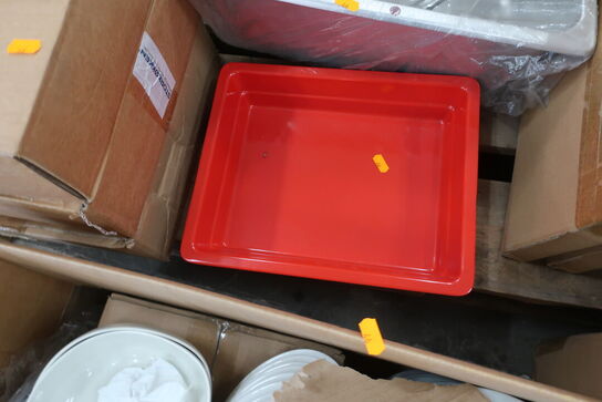 Diverse tallerkner, fade, lavasten m.v. 