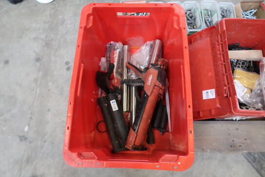 Palle med diverse bolte, skruer m.m. 