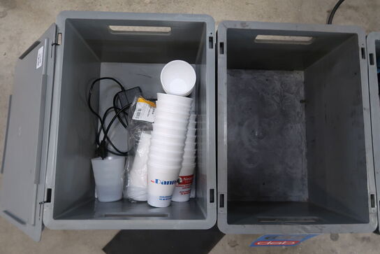 4 stk. Plastkasser med indhold 