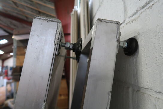 2 stk. Rustfri podier/opsatser