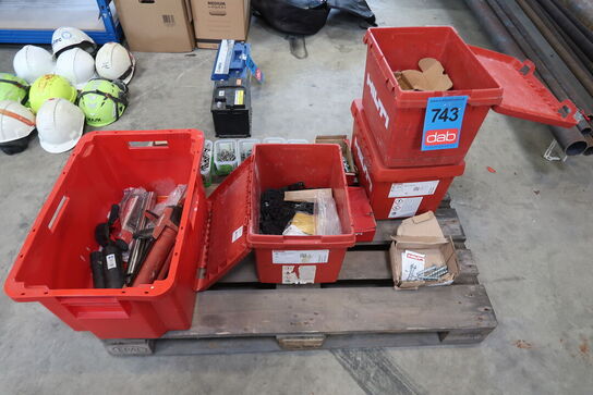 Palle med diverse bolte, skruer m.m. 