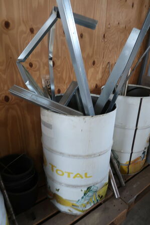 Grenreol med stort parti metal - alu, rustfri stål, jern m.m.