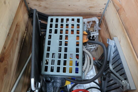 Palle med diverse campingudstyr m.m. 