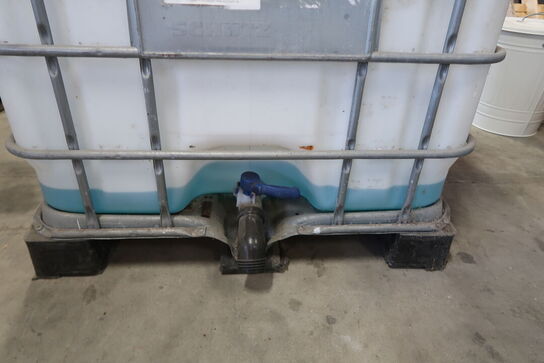 Palletank med indhold 