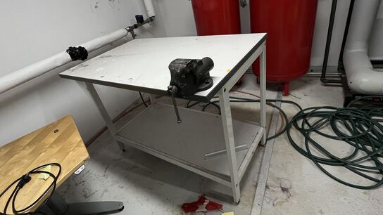 Værktøjsbord med Skruetvinge