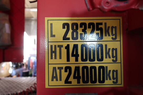 Lastbil SCANIA 420 124L med påhængsvogn ombygget til at huse køretøjer