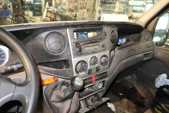 Varebil IVECO 35s14av (15,6m3)eu4 (indhold bag i bilen medfølger ikke)