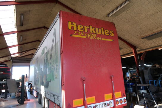 Lastbil SCANIA 420 124L med påhængsvogn ombygget til at huse køretøjer