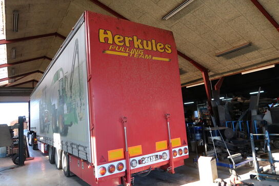 Lastbil SCANIA 420 124L med påhængsvogn ombygget til at huse køretøjer