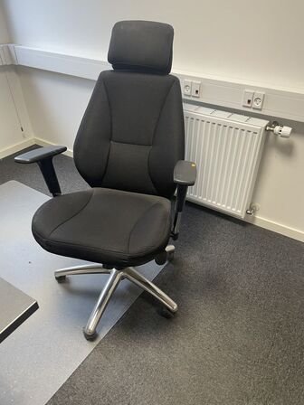 Kontorstol med armlæn